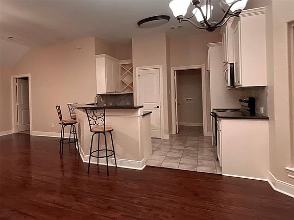 3rd image of 10367 Royal Cullum Dr
