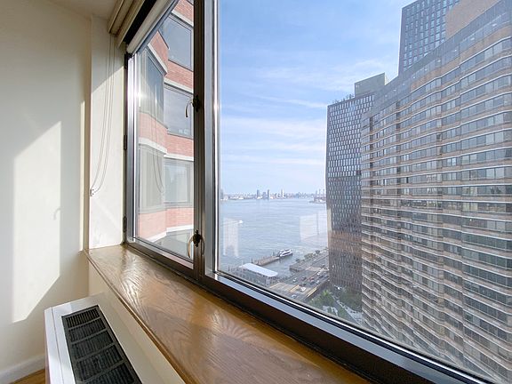 4th image of 415 E 37th St APT 26N