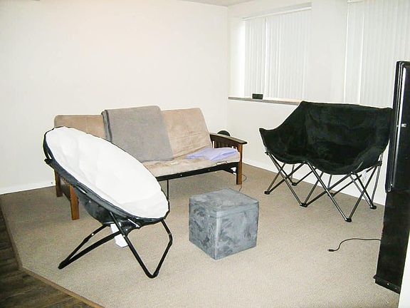 5th image of 808 W King St APT C