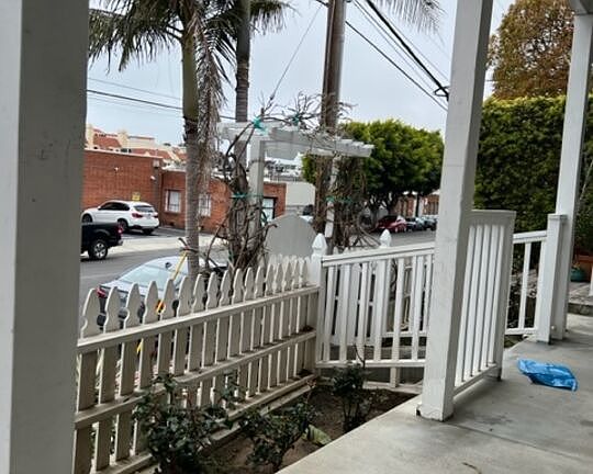 3rd image of 252 Hampton Dr #B