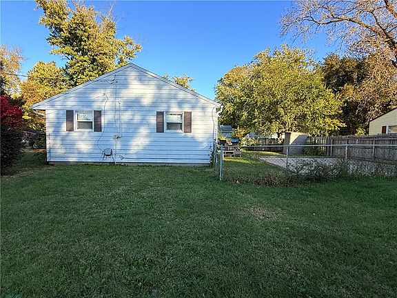 2nd image of 2401 E Geddes Ave