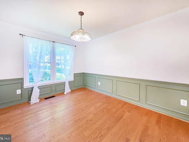 8508 Silverdale Rd — Photo 14