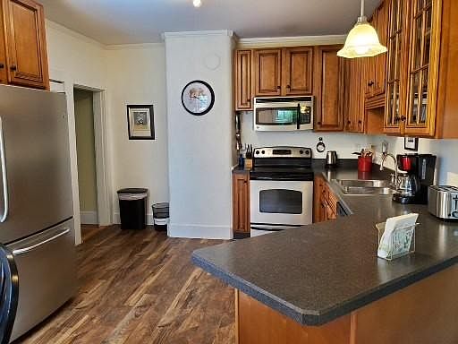 Well equipped kitchen with stainless steel appliances