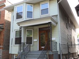 2131 W Grace St, Chicago, IL