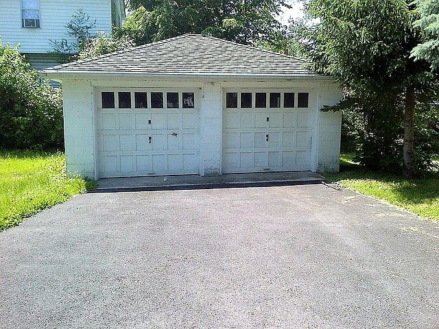 2nd image of 205 Willow Ave