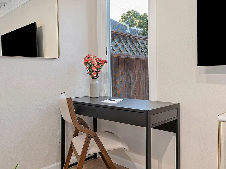 102 N Soledad St #B — Photo 7