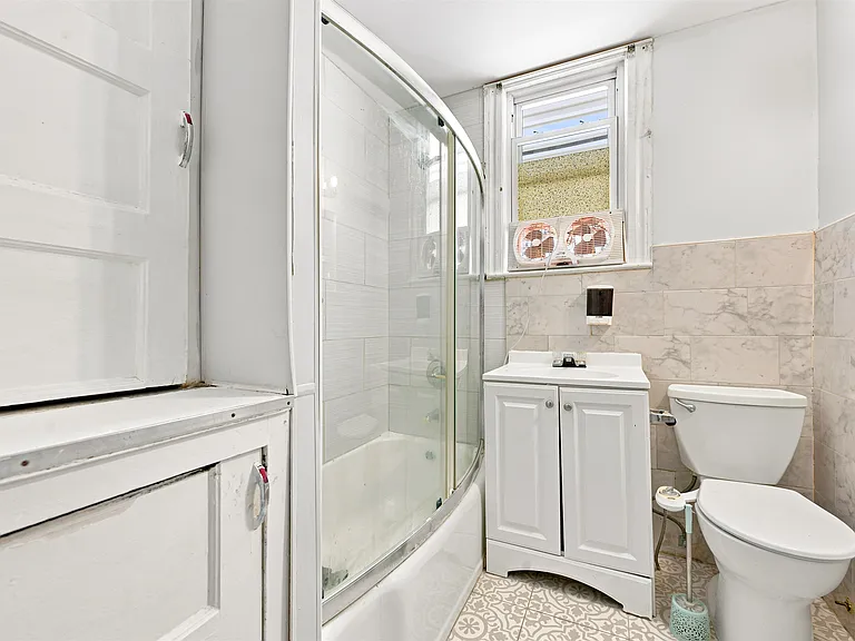 35 W 52nd St #2 — Photo 16