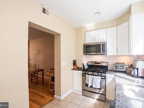 5th image of 813 S Hutchinson St