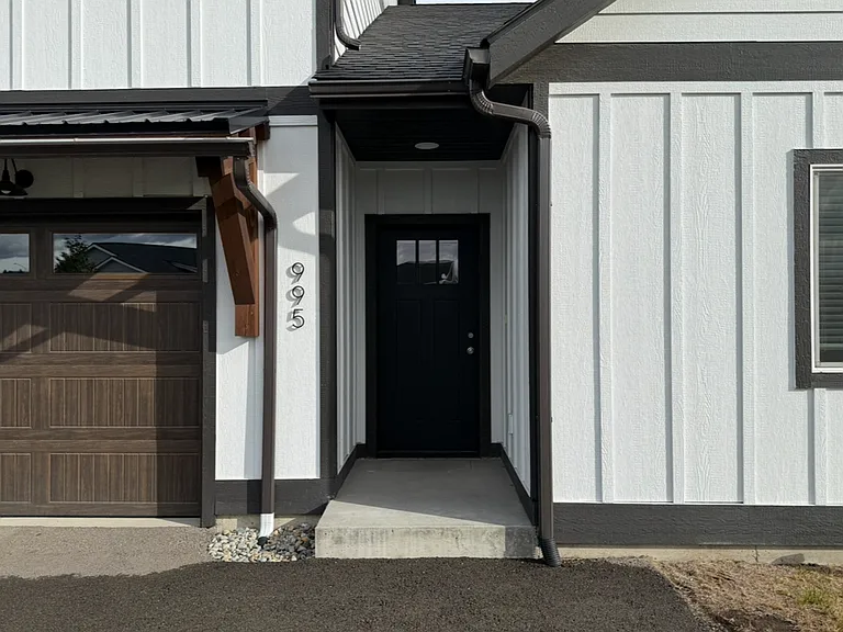 995 N Camas Ln — Photo 1
