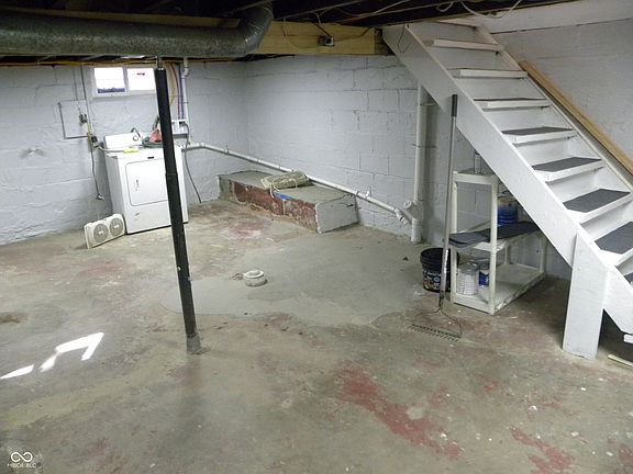 2nd image of 4712 Caroline Ave