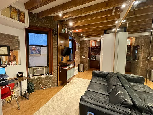 Rented by SERHANT. | media 1