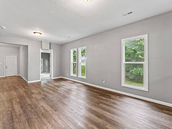 3rd image of 716 Pacific Ave
