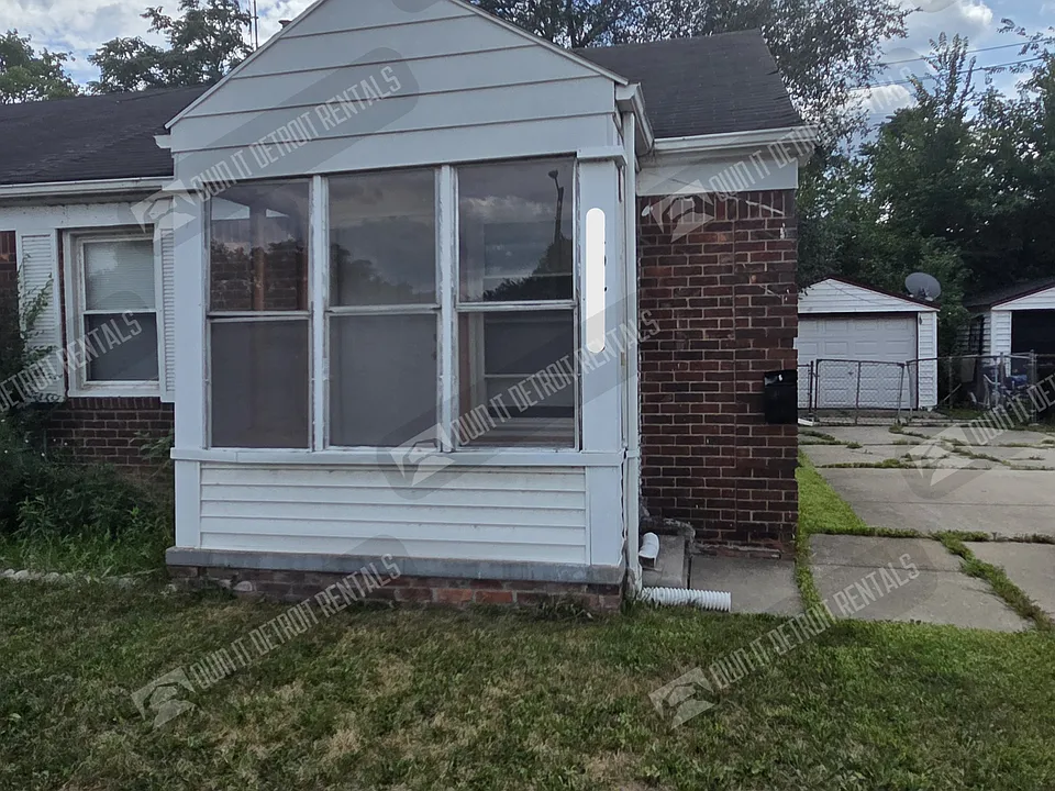 20422 Moross Rd