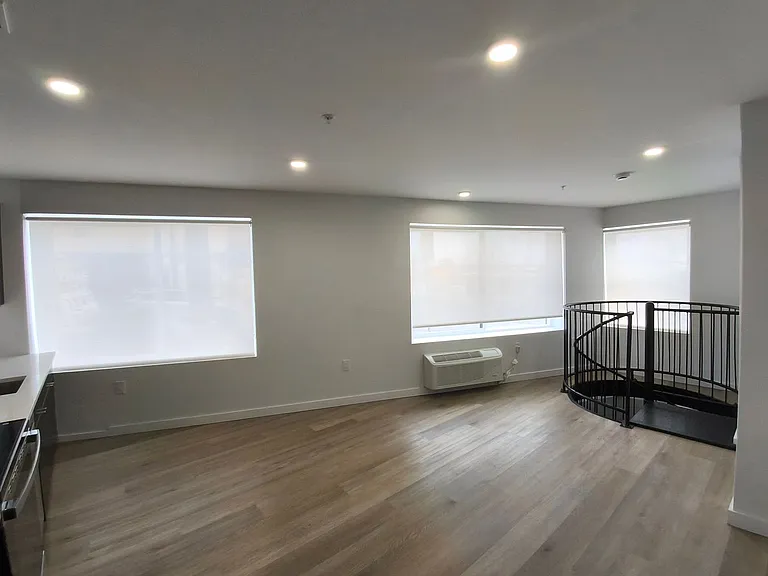 486 Market St — Photo 18