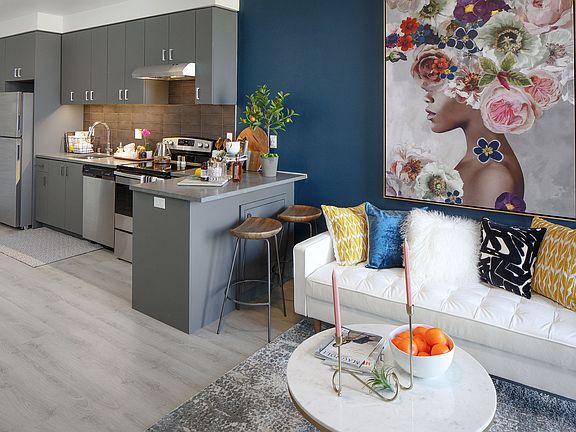 4th image of 636 W 6th St #10387139