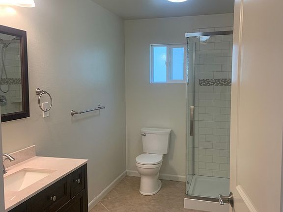 4th image of 1061 La Grande Ave #B