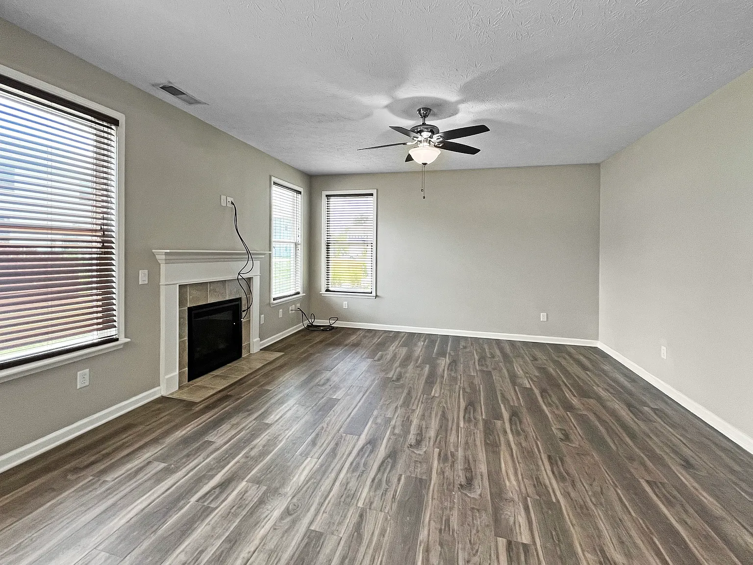 3 bed, 2.5 bath, 2130 sqft, $2,250 — Photo 2