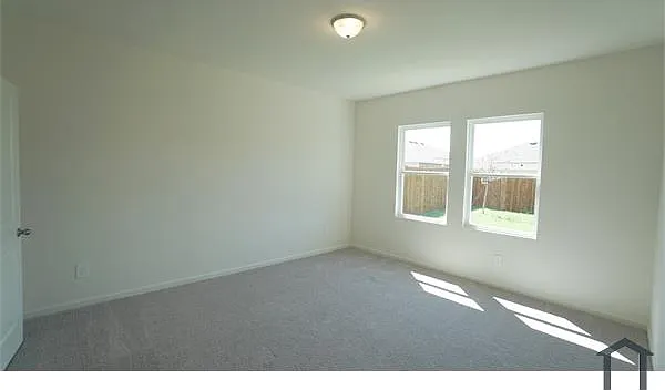 711 Camden Dr — Photo 13