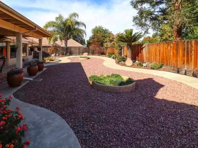 442 E Audubon Dr — Photo 2
