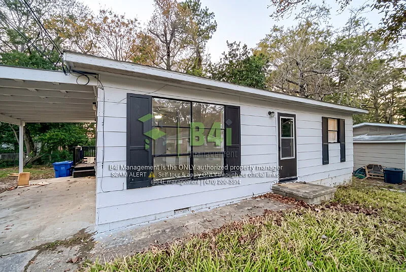 2 bed, 1.0 bath, 800 sqft, $825 — Photo 1