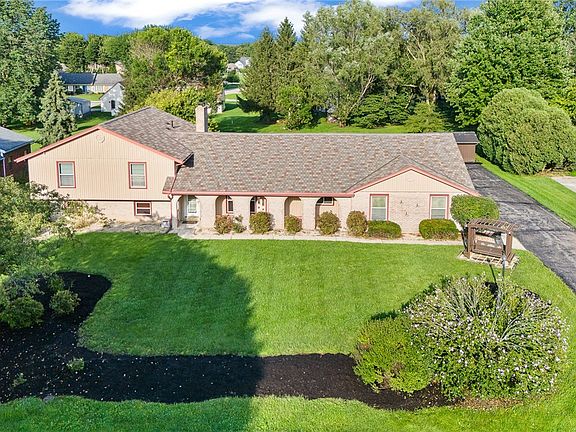 3rd image of 2425 Greenlawn Dr