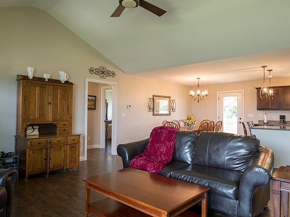5th image of 292 Oak Tree Way
