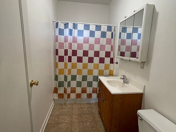 2nd image of 478 Capital St APT 6