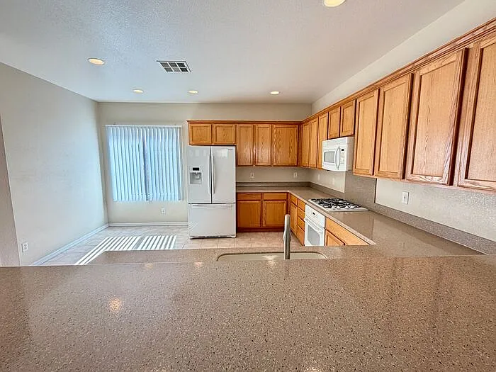 2928 Pitgaveny Ave — Photo 3