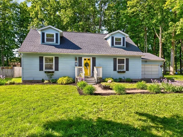 39 Timberwood Dr, Hilton, NY 14468