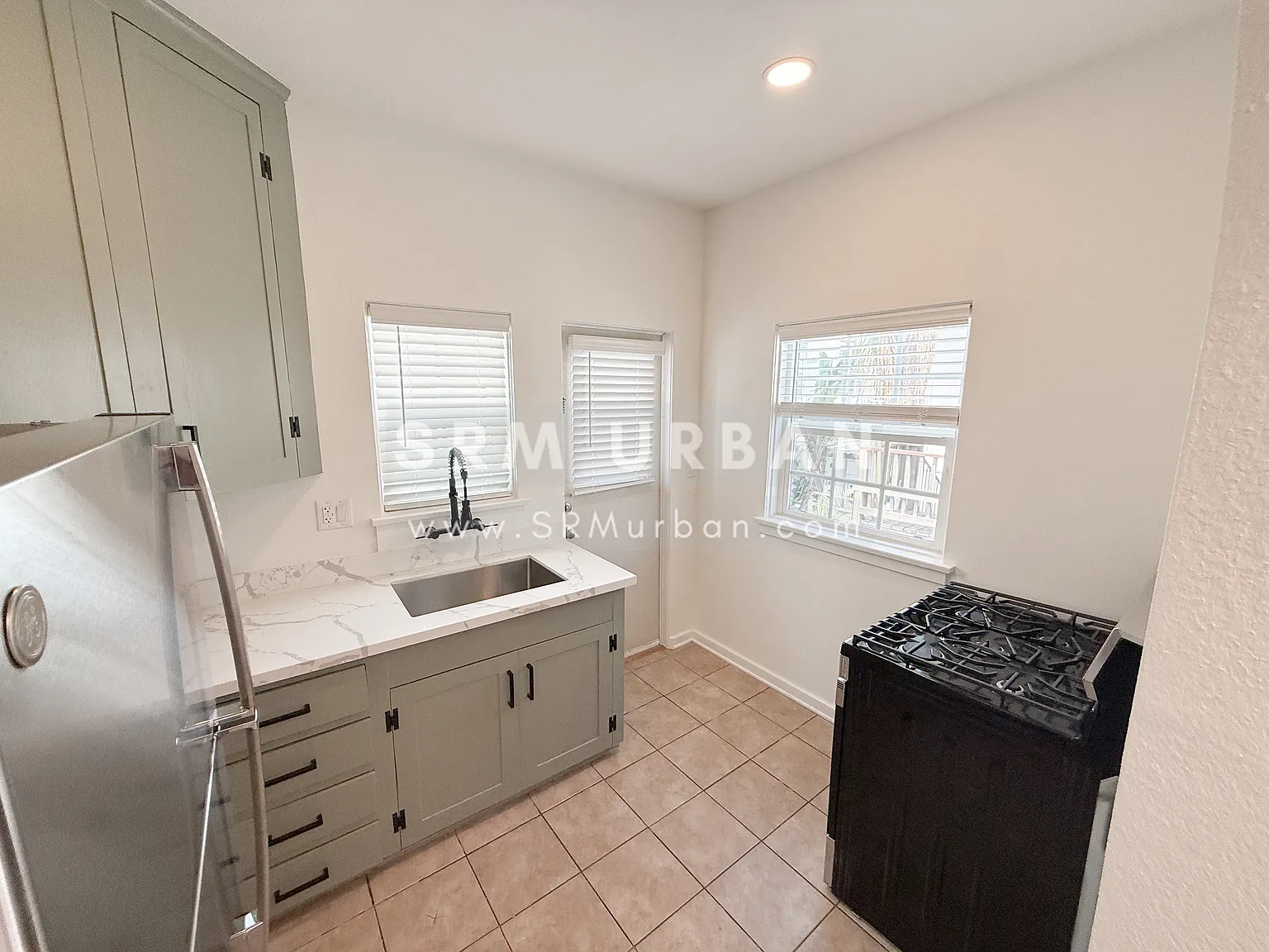 2 bed, 750 sqft, $2,585 — Photo 2