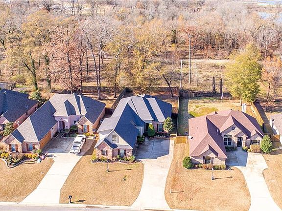 3rd image of 460 Dogwood South Ln