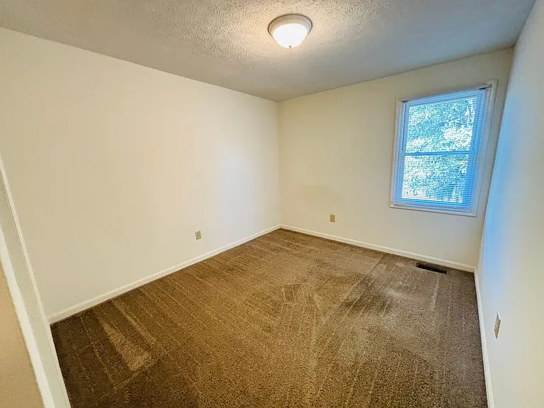 1710 Emerald St — Photo 13