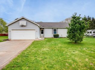 2124 Clover Rd, Mishawaka, IN 46545