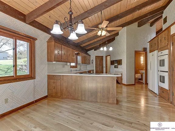 3rd image of 908 Beaver Lake Blvd