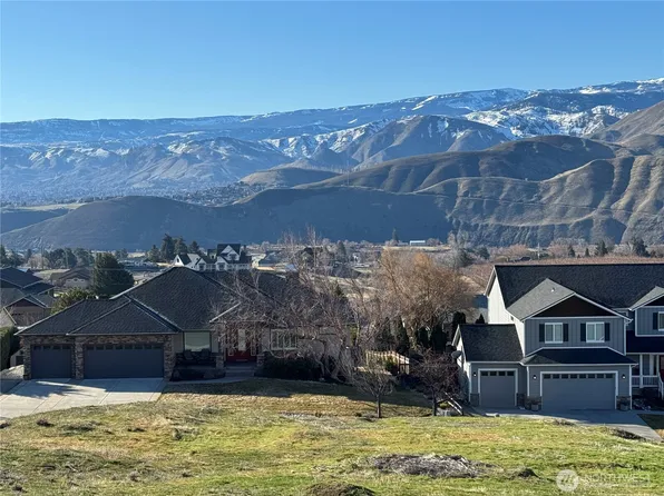 990 Sage Crest Drive, Wenatchee, WA 98801