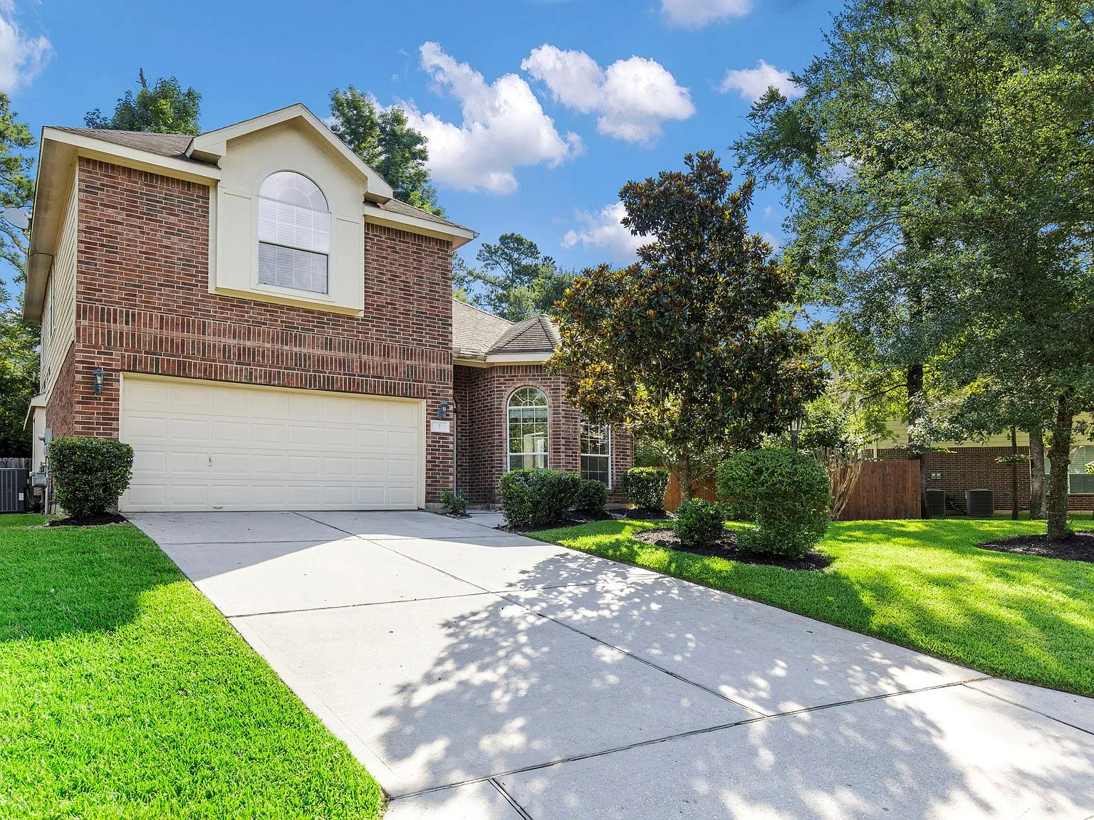 3 bed, 2.5 bath, 2320 sqft, $2,600 — Photo 2