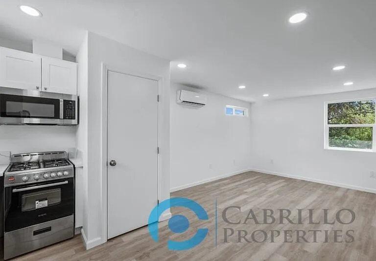 2527 Tuberose St #1 — Photo 9