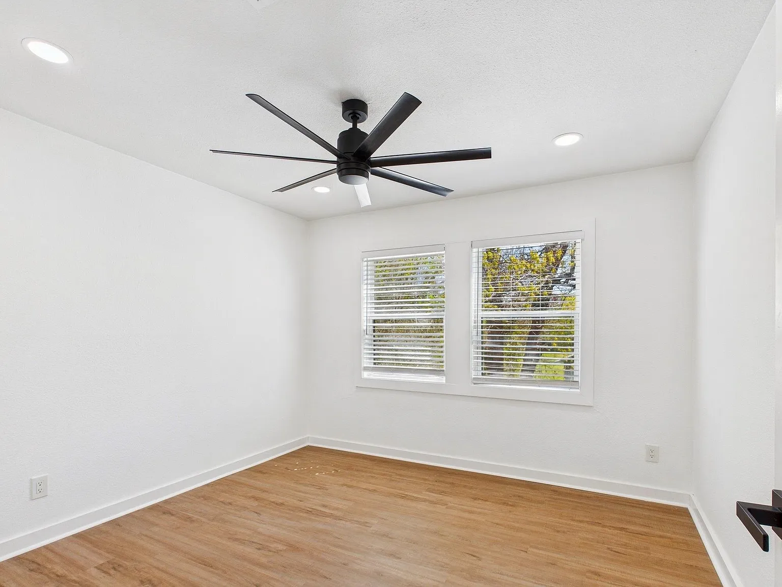 607 Foch Unit D — Photo 3