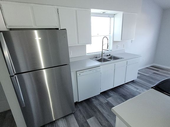 4th image of 2323 W Osterhout Ave #4