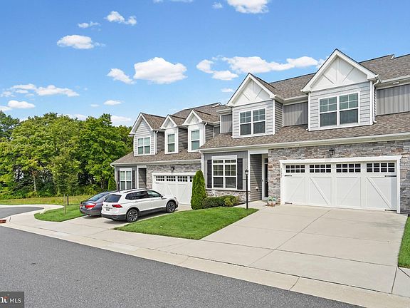 5th image of 2422 Rosebud Way