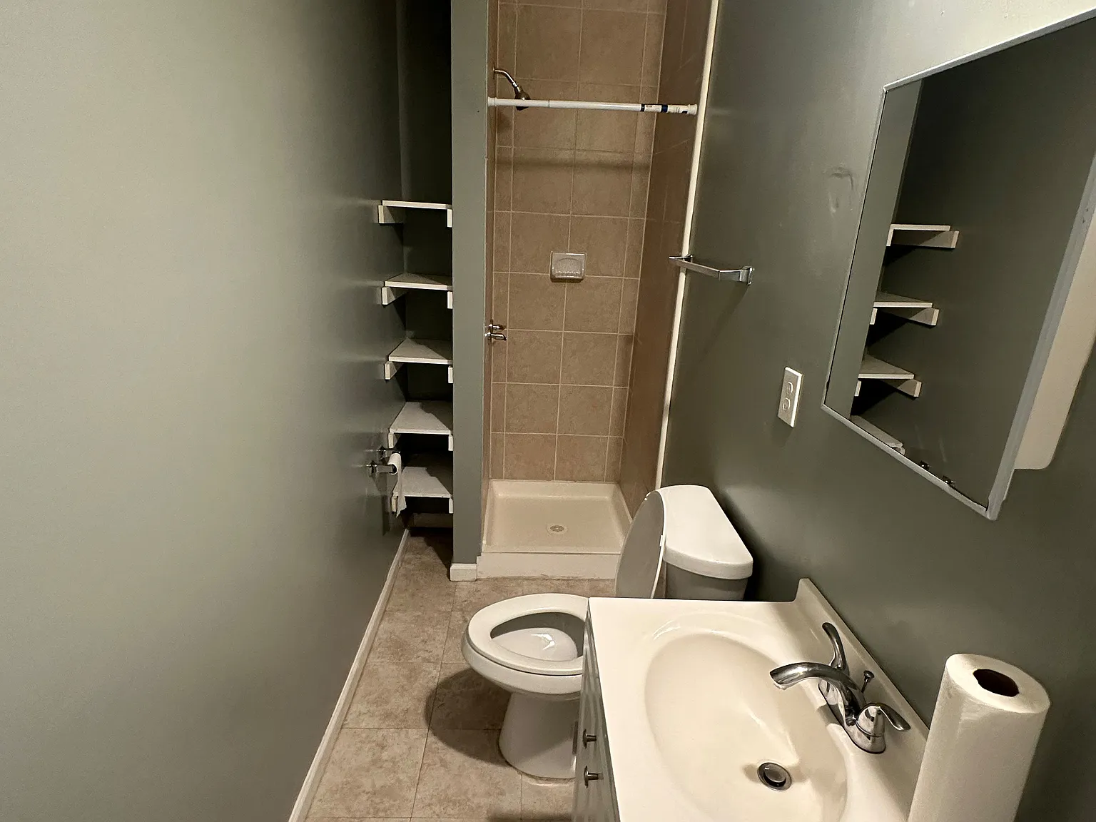 4 bed, 2.0 bath, $2,400 — Photo 4