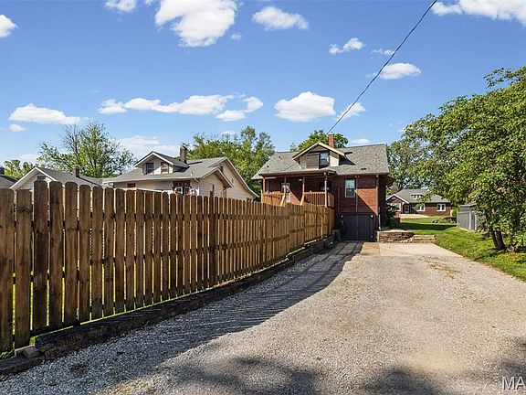 5th image of 200 S Douglas Ave