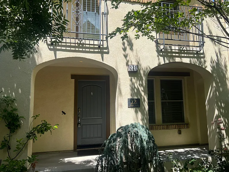 221 Geary Way — Photo 2