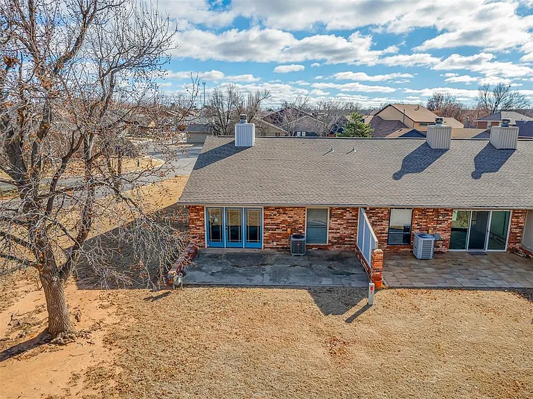 4768 Hemlock Cir — Photo 37