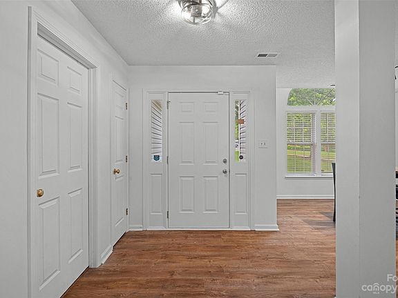 2nd image of 109 S Willow Ct