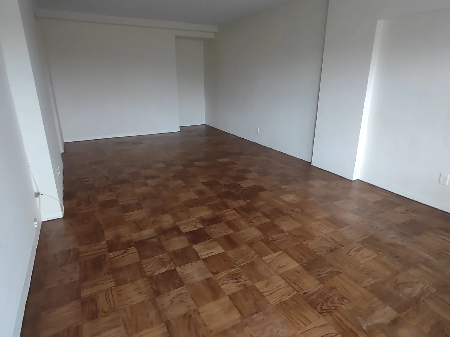 1 bed, 1055 sqft, $1,895 — Photo 4