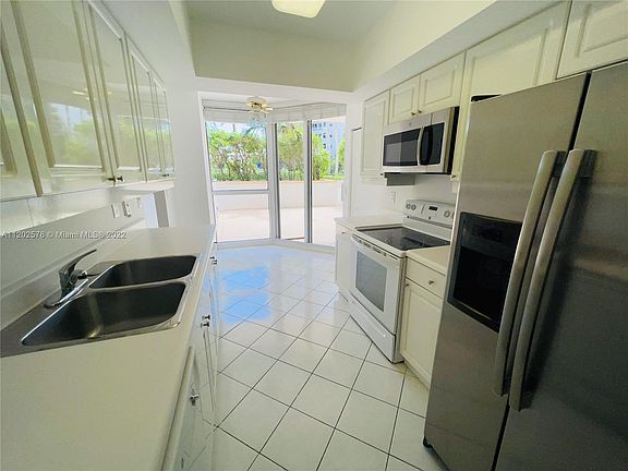 4th image of 21205 NE 37th Ave APT 401