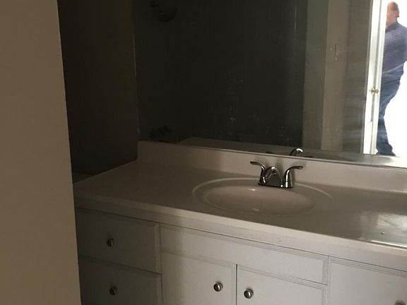 3rd image of 1605 E Kuhn St #1