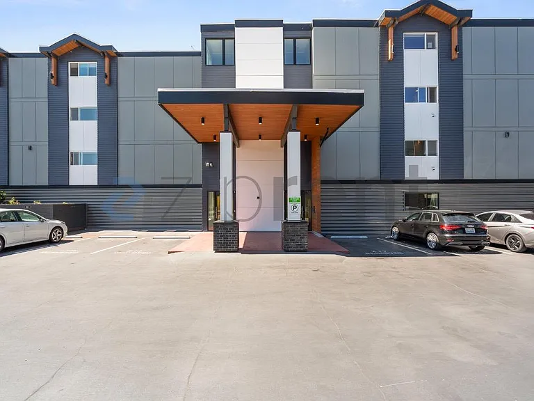 2501 Canterbury Ln E #222 — Photo 2