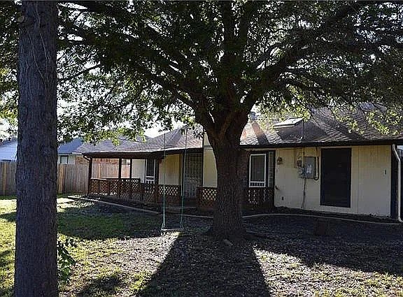 3rd image of 6401 Pilgrim Ln